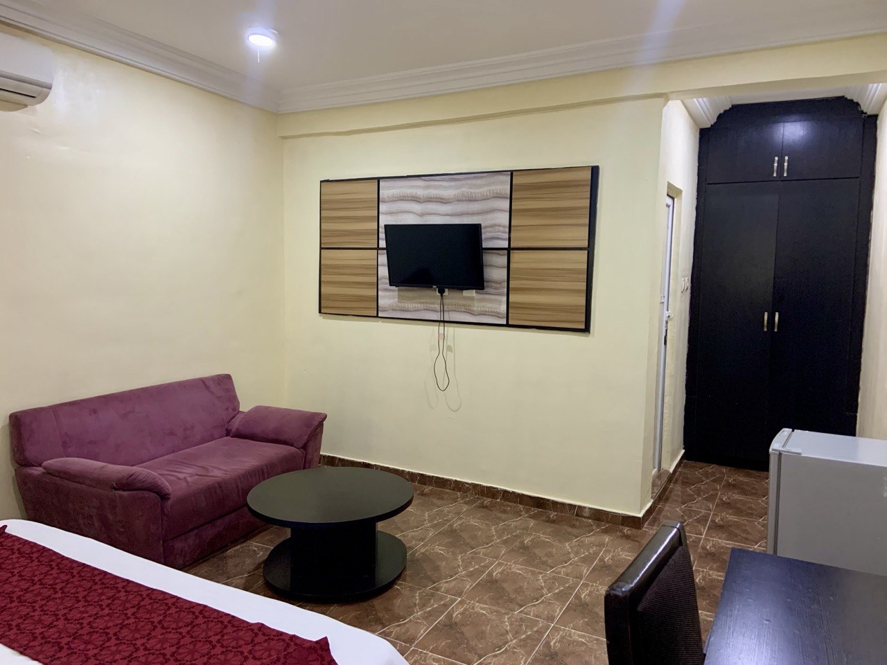 Executive Suite Image 1